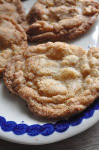 Nemme sprøde cookies med vanilje og hasselnødder