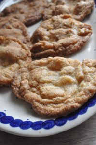 Nemme sprøde cookies med vanilje og hasselnødder
