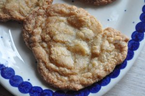 Nemme sprøde cookies med vanilje og hasselnødder
