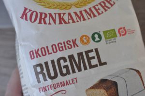DSC_2116 • nogetiovnen.dk Grove burgerboller med rugmel & havregryn