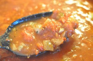 Hjemmelavet tomatsuppe med tomatpure & fløde