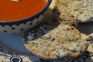 Hjemmelavet tomatsuppe med tomatpure & fløde