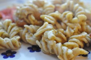 Pasta med pesto og parmesan - nem opskrift