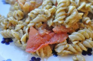 Pasta med pesto og parmesan - nem opskrift