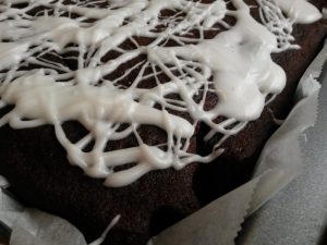 Halloween chokoladekage i bradepande