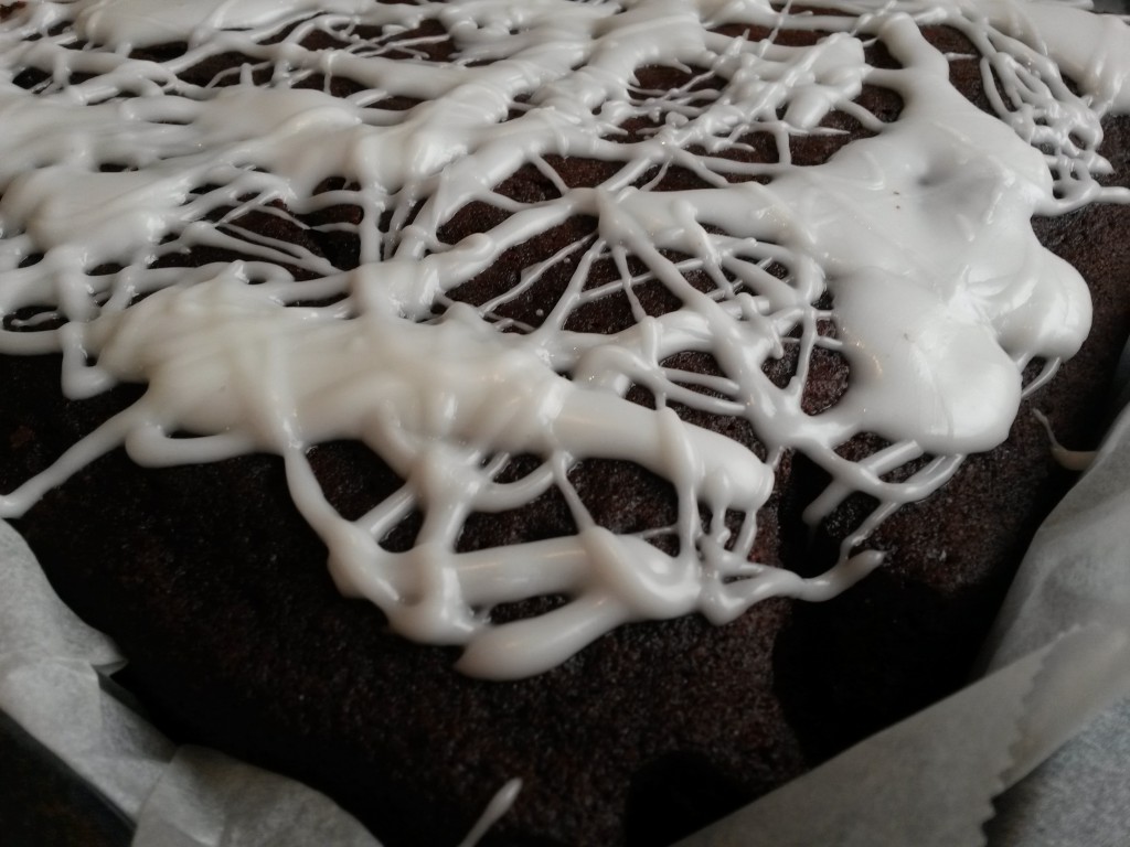 Halloween chokoladekage i bradepande