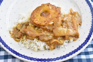 Koteletter i fad med karry ananas & kokosmælk