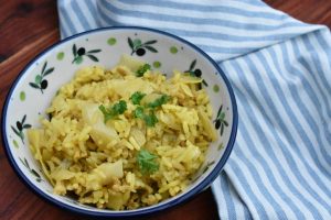 Karrykål med hvidkål, ris og hakket svinekød