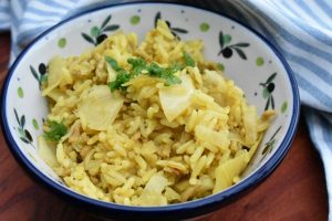 Karrykål med hvidkål, ris og hakket svinekød