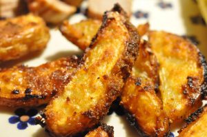 Ovnbagte krydderkartofler med tacosauce og rasp