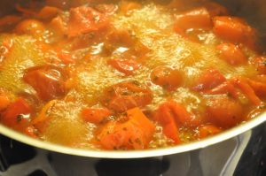 Tomatsuppe med friske tomater, peberfrugt & flødeost