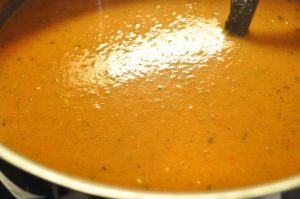 Tomatsuppe med friske tomater, peberfrugt & flødeost