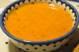 Tomatsuppe med friske tomater, peberfrugt & flødeost