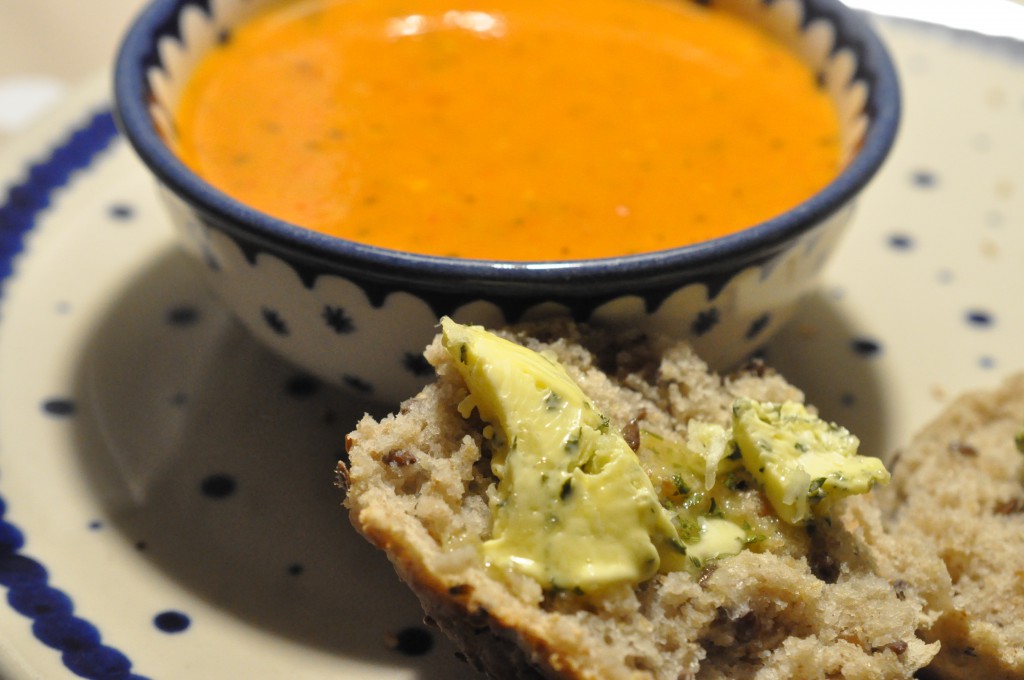 Tomatsuppe med paprika og flødeost - krydret og lækker