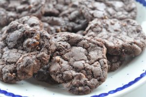 Cookies med chokolade og hasselnødder - nemme og sprøde