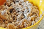 Bagt æblekage med crumble og kanel