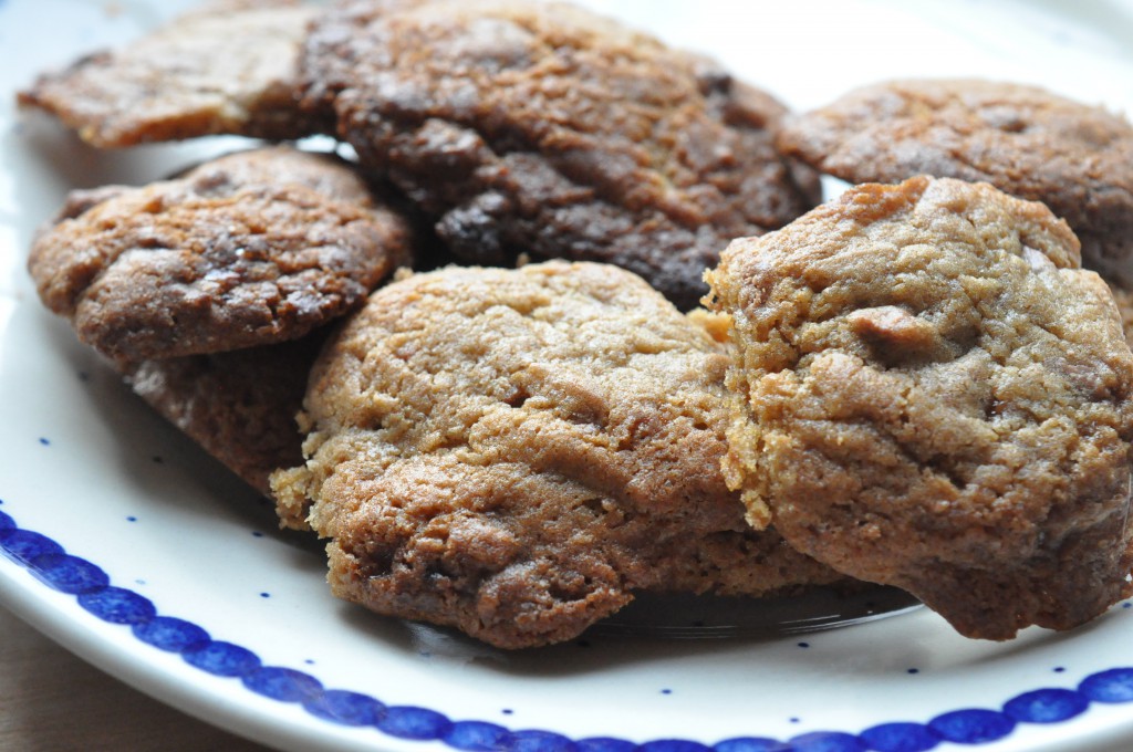 Cookies med Daim, farin og sirup - sprøde og lækre