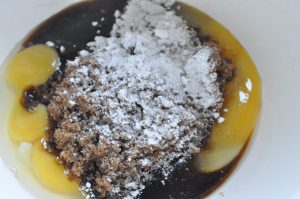 Kage med æblemos - krydderkage opskrift