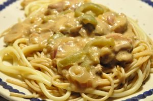 Mørbradbøffer med peberfrugt i pebersauce