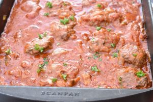 Hakkebøffer i fad m. tomat fløde paprikasovs