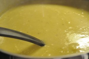Grøntsagssuppe med kartofler broccoli & porrer