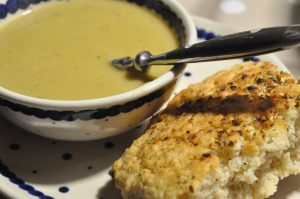 Grøntsagssuppe med kartofler broccoli & porrer