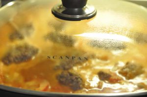 Hakkebøffer i fad m. tomat fløde paprikasovs