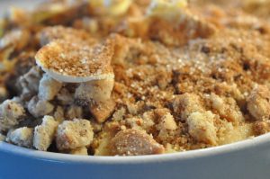 Æblecrumble af julens småkagerester