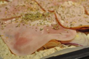 Pizza af koldthævet dej - nemt og hurtigt