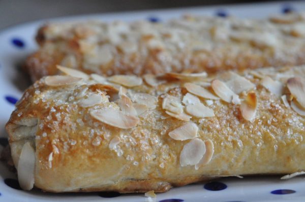 Kringle med marcipan, syltetøj og mandler - nem og lækker