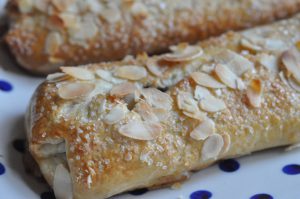 Kringle med marcipan, syltetøj og mandler - nem og lækker