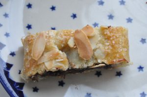 Kringle med marcipan, syltetøj og mandler - nem og lækker