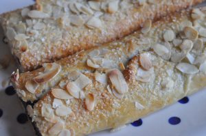 Kringle med marcipan, syltetøj og mandler - nem og lækker
