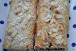 Kringle med marcipan, syltetøj og mandler - nem og lækker
