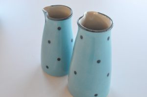 Dybblå keramikskatte - solskins vinterferie i sommerhuset