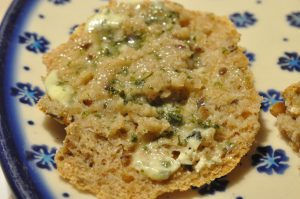 Kartoffelsuppe med broccoli og suppebrød med hvidløgssmør