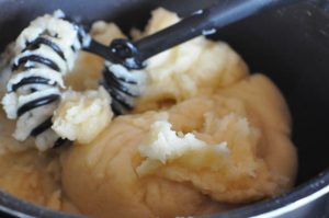 Vandbakkelse i bradepande med glasur & blåbær