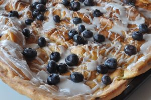 Vandbakkelse i bradepande med glasur & blåbær