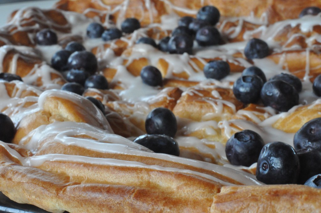 Lækker vandbakkelse med glasur og vandbakkelse