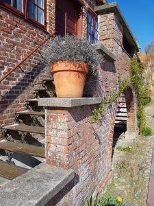 Sostrup Slot - frokosttapas, solskin og historiens vingesus