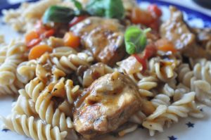 DSC_4274 • nogetiovnen.dk Svinefilet i flødesovs med peberfrugt og løg