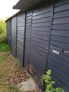 Sol, fuglefløjt, det idylliske haveskur og 5 liter maling