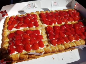 Sommersol, tur ud i det blå og dagens vinder i jordbærkage