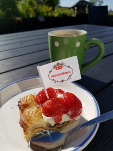 Sommersol, tur ud i det blå og dagens vinder i jordbærkage