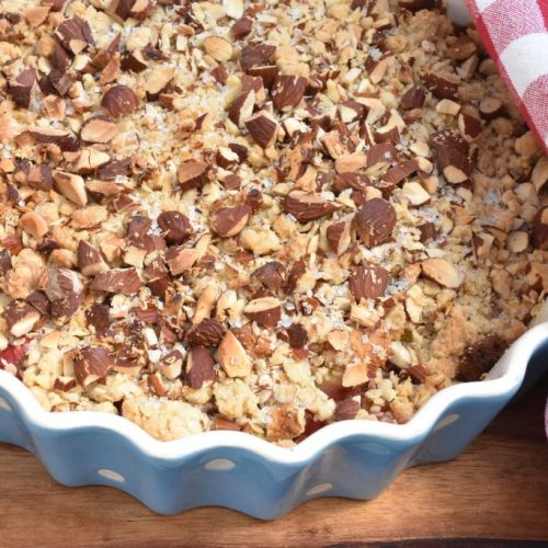 Rabarber crumble med marcipan & havregryn