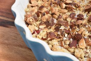 Rabarber crumble med marcipan & havregryn