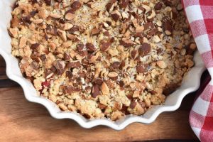 Rabarber crumble med marcipan & havregryn