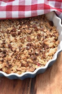 Rabarber crumble med marcipan & havregryn