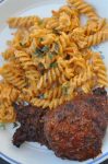 Pasta med pesto og fløde - nem opskrift