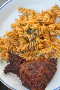Pasta med pesto og fløde - nem opskrift